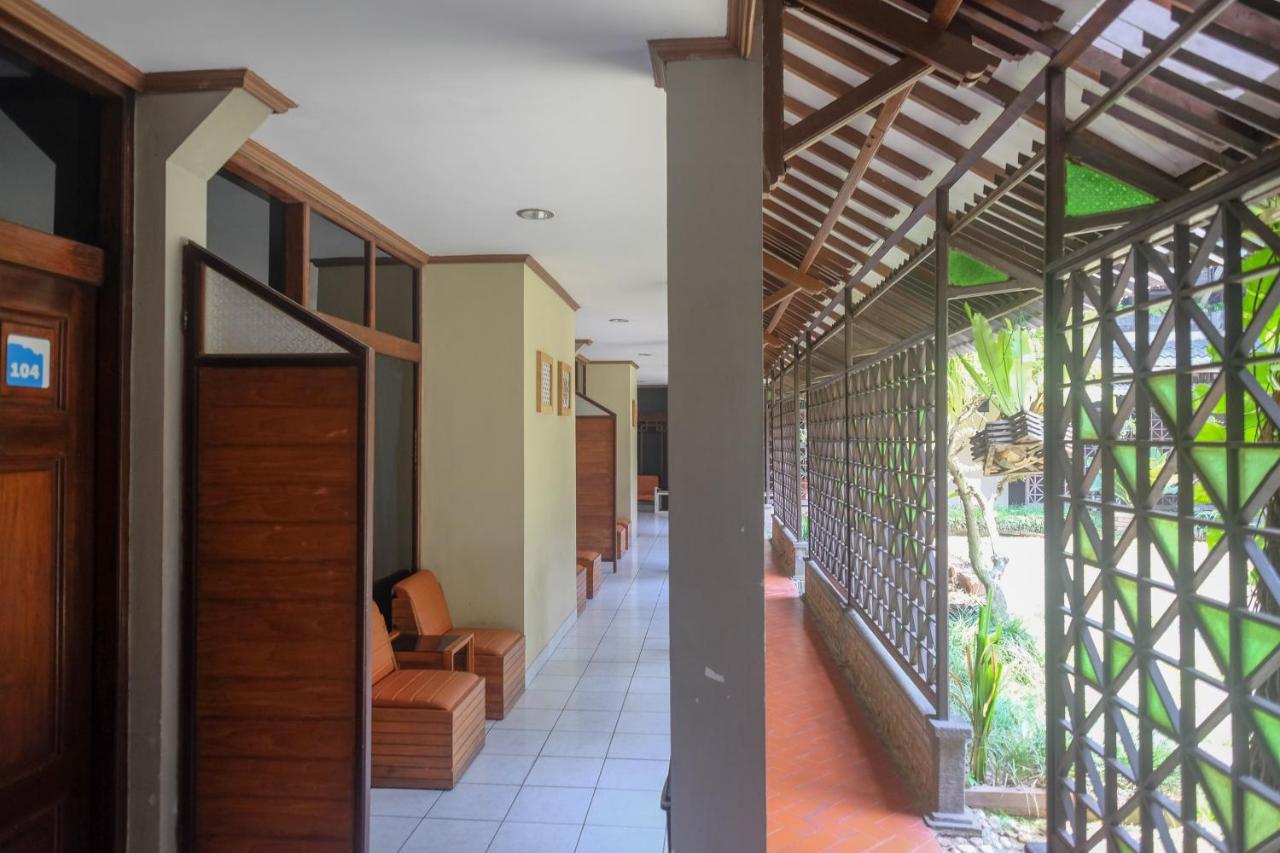 Urbanview Hotel Syariah Wisnugraha By Reddoorz Yogyakarta Esterno foto