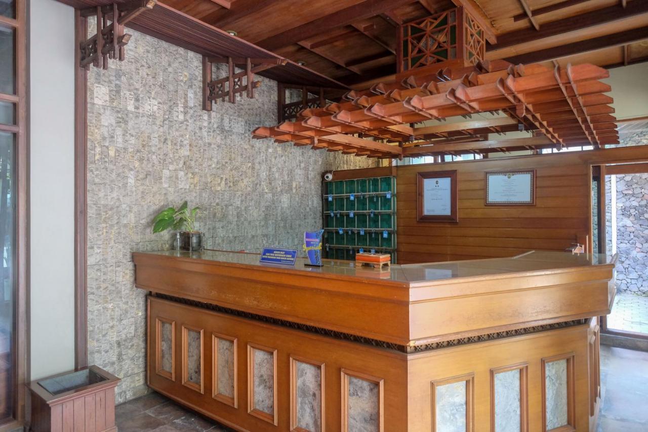 Urbanview Hotel Syariah Wisnugraha By Reddoorz Yogyakarta Esterno foto