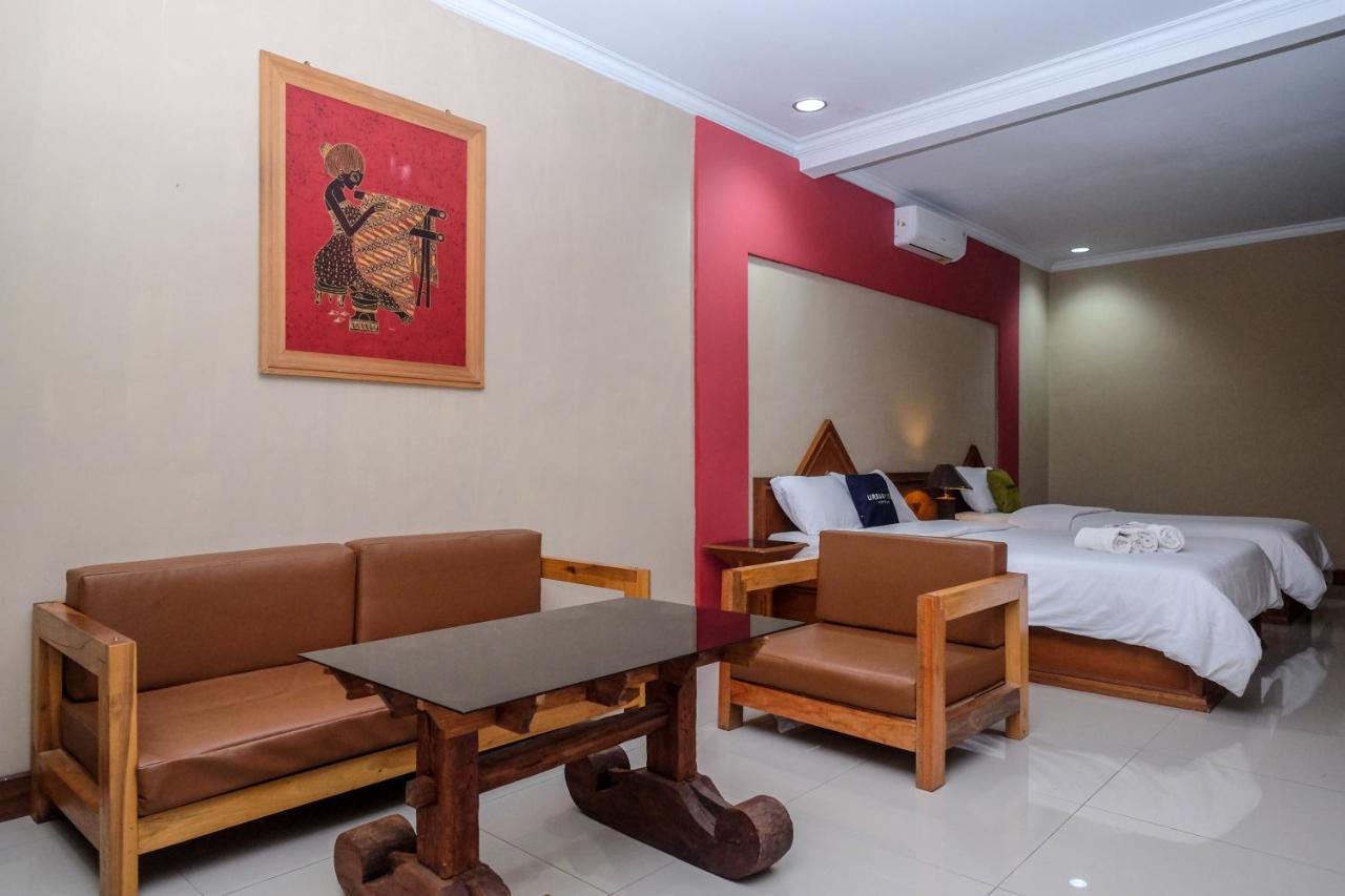 Urbanview Hotel Syariah Wisnugraha By Reddoorz Yogyakarta Esterno foto
