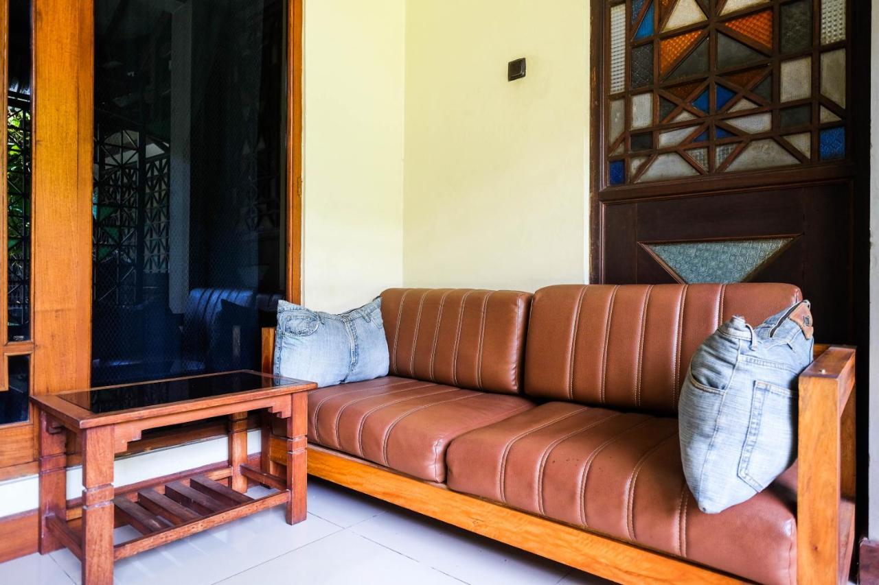 Urbanview Hotel Syariah Wisnugraha By Reddoorz Yogyakarta Esterno foto
