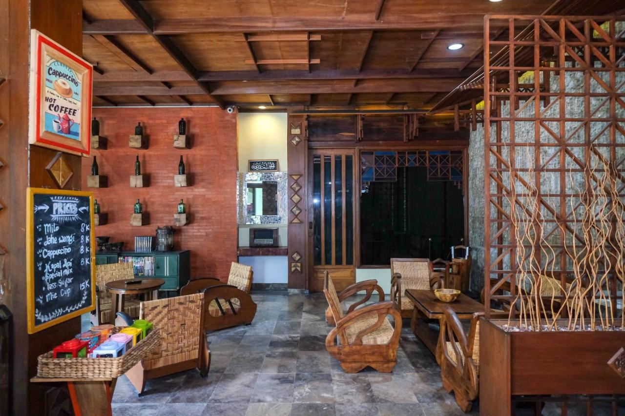 Urbanview Hotel Syariah Wisnugraha By Reddoorz Yogyakarta Esterno foto