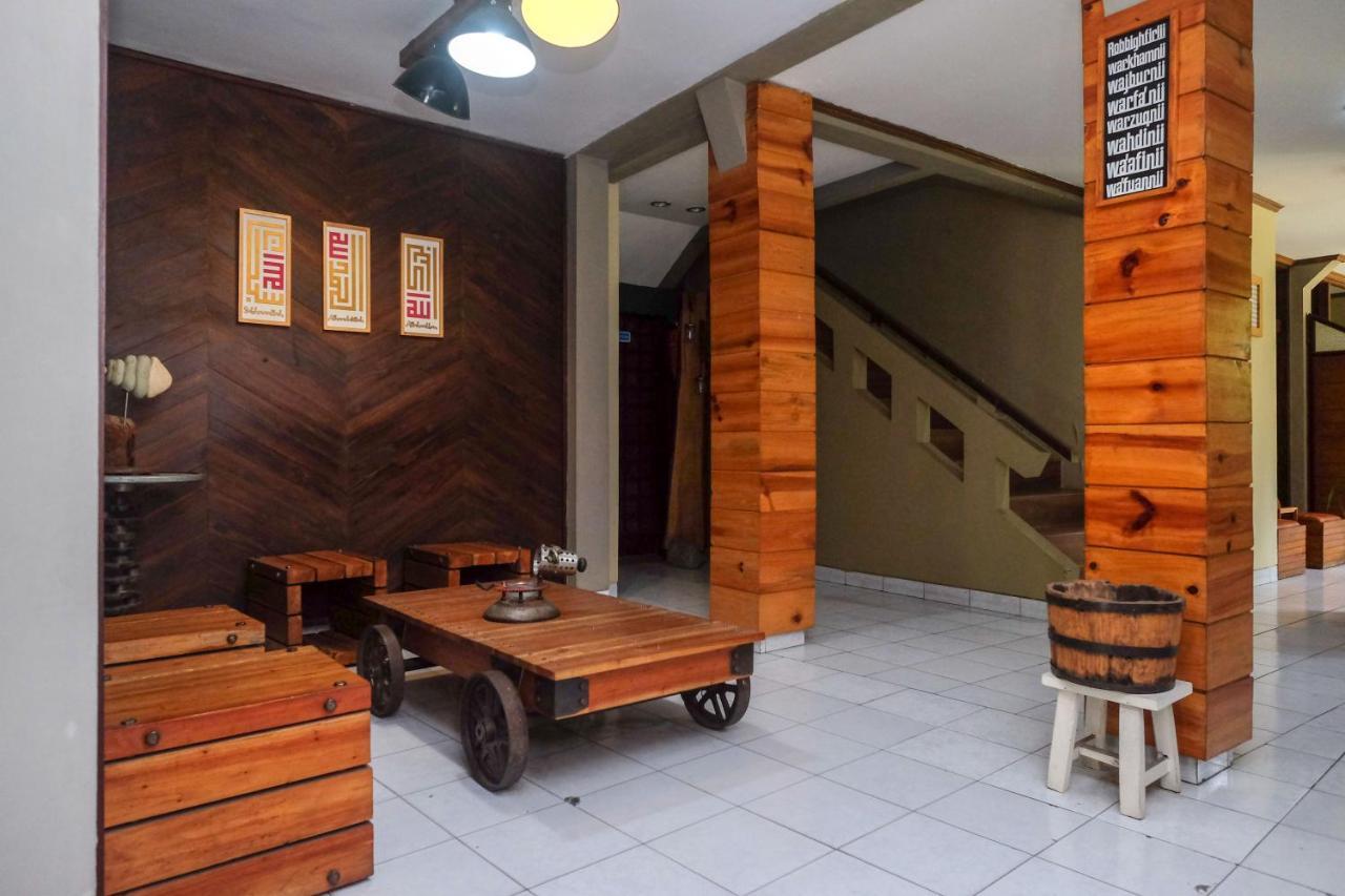 Urbanview Hotel Syariah Wisnugraha By Reddoorz Yogyakarta Esterno foto