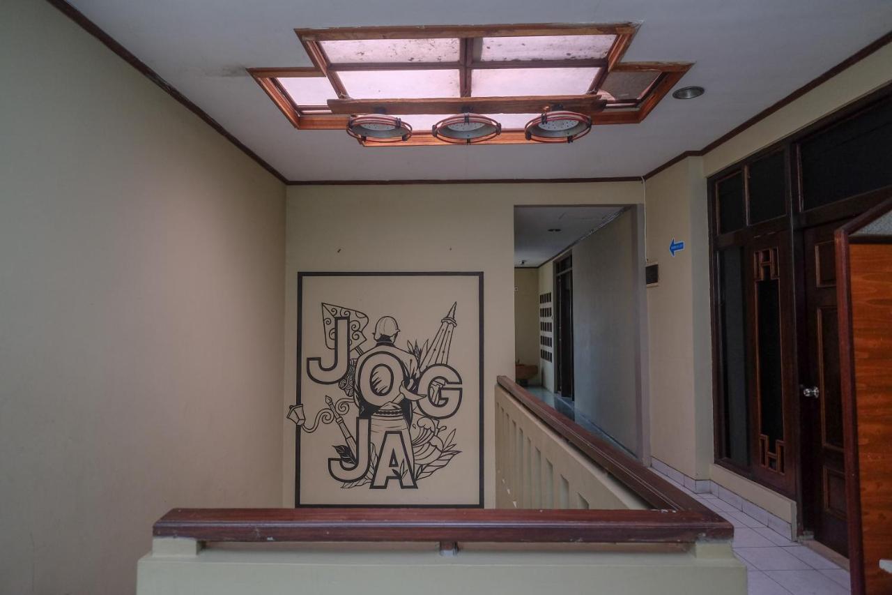 Urbanview Hotel Syariah Wisnugraha By Reddoorz Yogyakarta Esterno foto