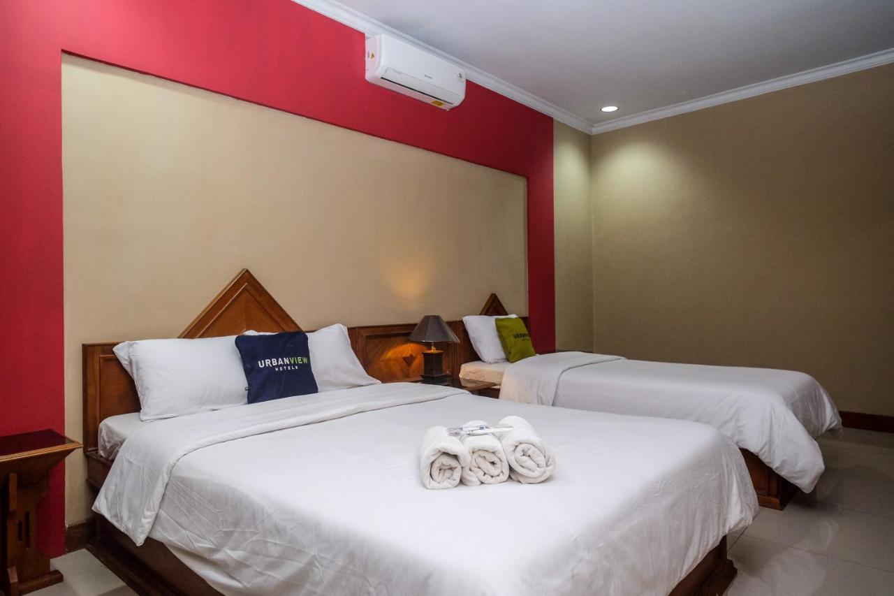 Urbanview Hotel Syariah Wisnugraha By Reddoorz Yogyakarta Esterno foto