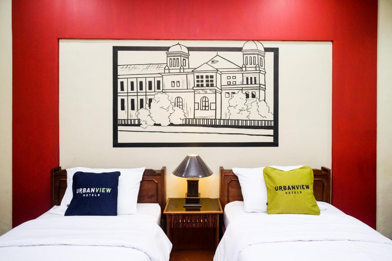 Urbanview Hotel Syariah Wisnugraha By Reddoorz Yogyakarta Esterno foto