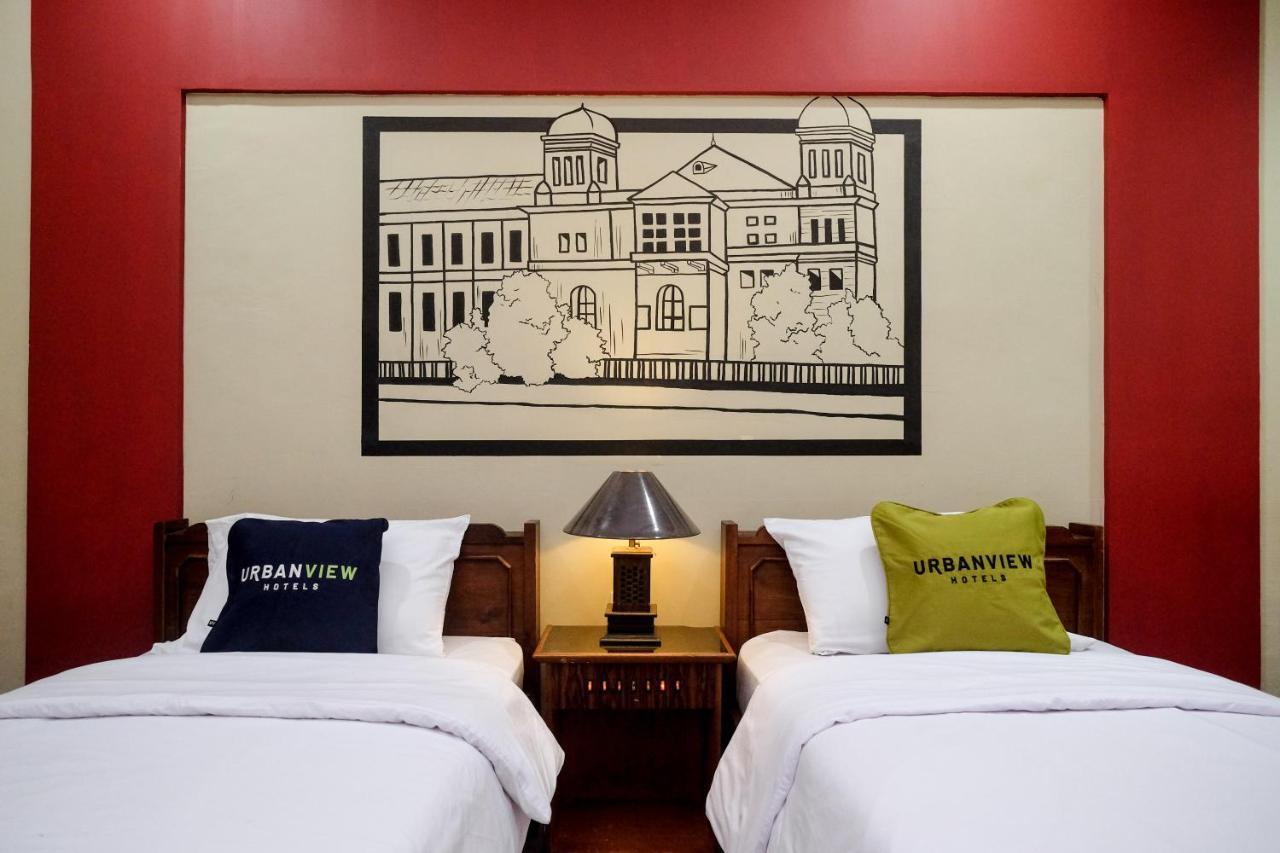 Urbanview Hotel Syariah Wisnugraha By Reddoorz Yogyakarta Esterno foto
