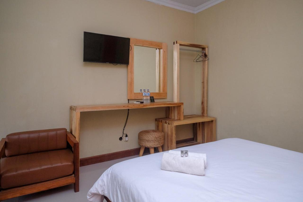 Urbanview Hotel Syariah Wisnugraha By Reddoorz Yogyakarta Esterno foto
