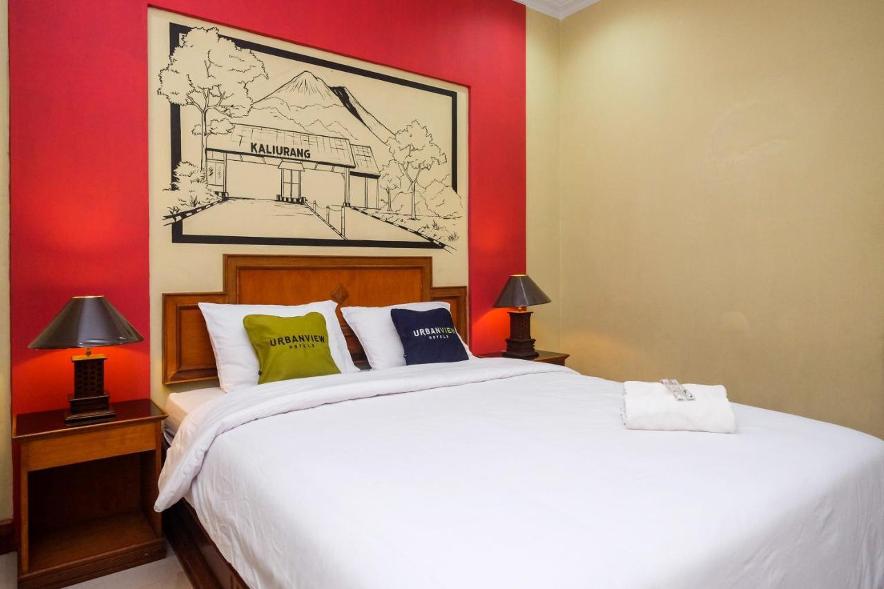 Urbanview Hotel Syariah Wisnugraha By Reddoorz Yogyakarta Esterno foto