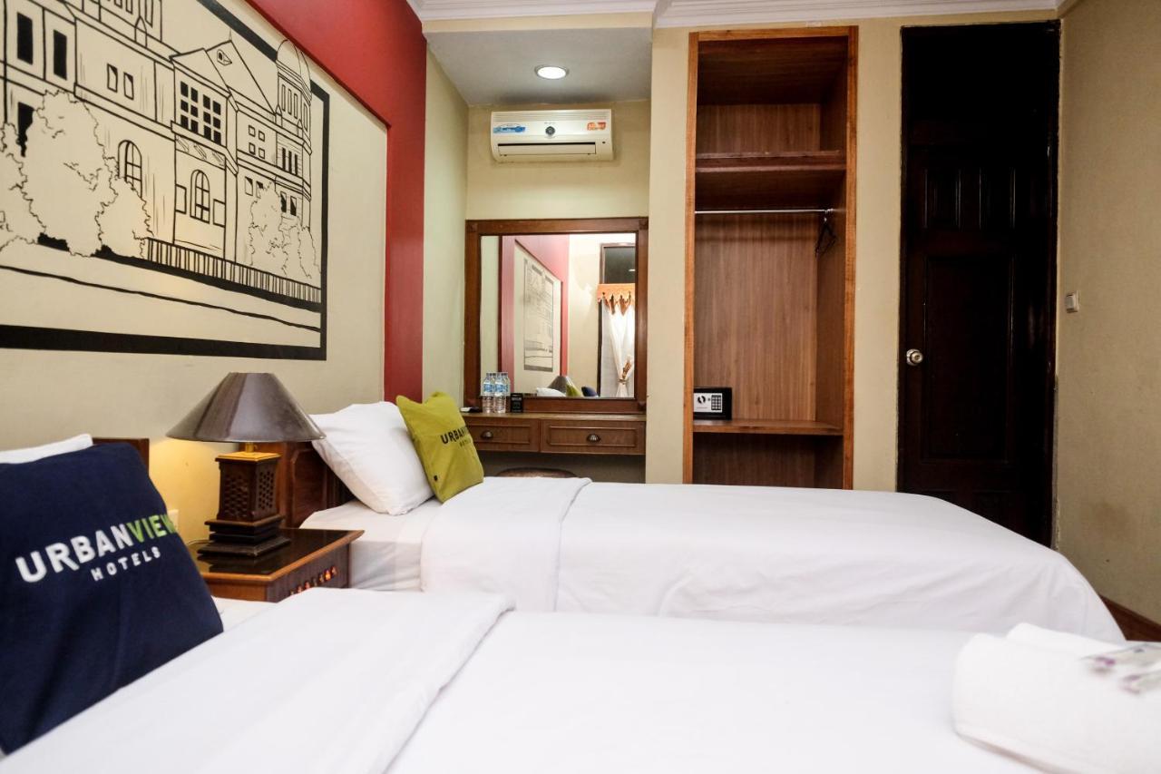 Urbanview Hotel Syariah Wisnugraha By Reddoorz Yogyakarta Esterno foto